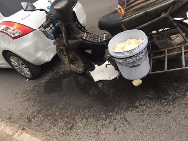 Ứng xử hay giữa chàng trai đi xế hộp và chị bán đậu phụ