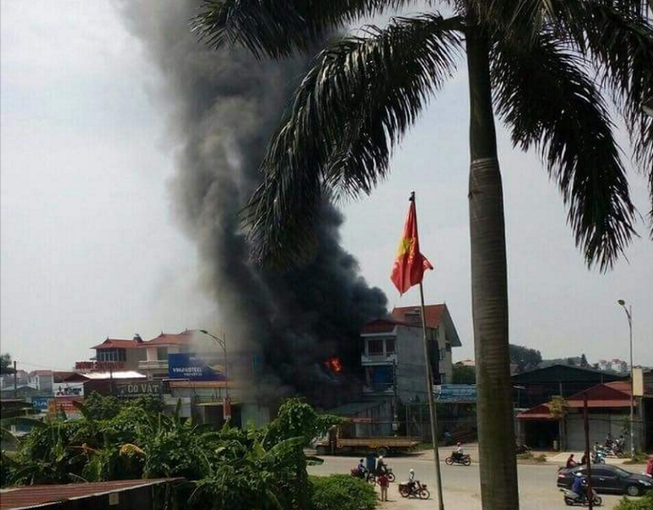 Hà Nội: Cháy lớn tại nhà xưởng, nghi có người chết