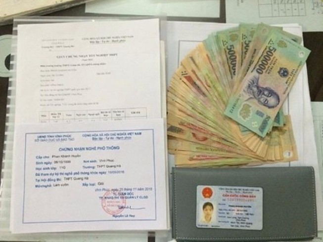 Nữ sinh nhập học đánh rơi 20 triệu, được CSGT trả lại