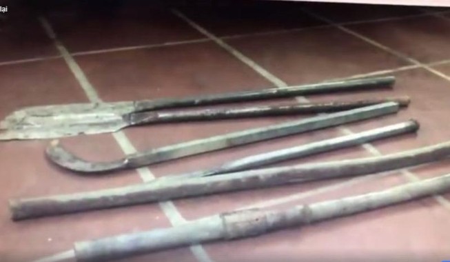 Đội phó hải quan bị đánh dập sống mũi