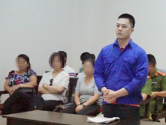 Cựu cán bộ ngân hàng dâm ô bé gái 9 tuổi lãnh 2 năm tù