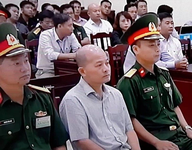 Út 'trọc' sử dụng bằng giả để được phong quân hàm thượng tá