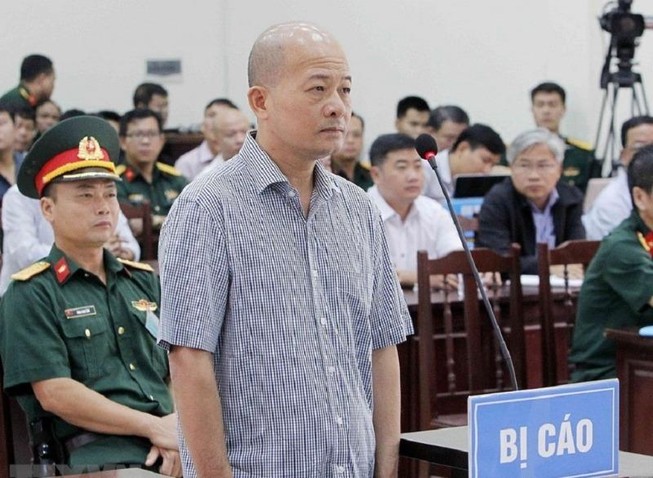 Út ‘trọc’ được đề nghị giảm nhẹ tội vì có nhiều huân chương