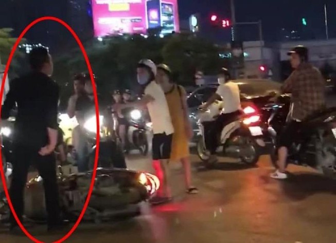 Công an mời thanh niên đánh bà bầu sau va chạm lên làm việc