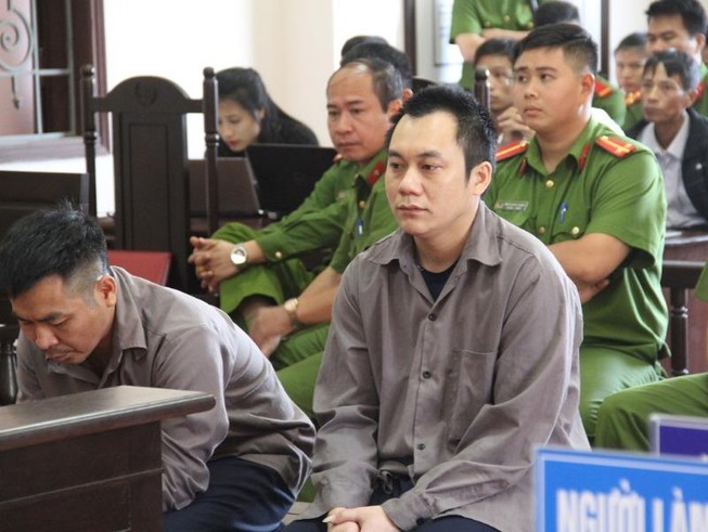 'Lùi xe trên cao tốc, giữ khoảng cách an toàn là không thể'