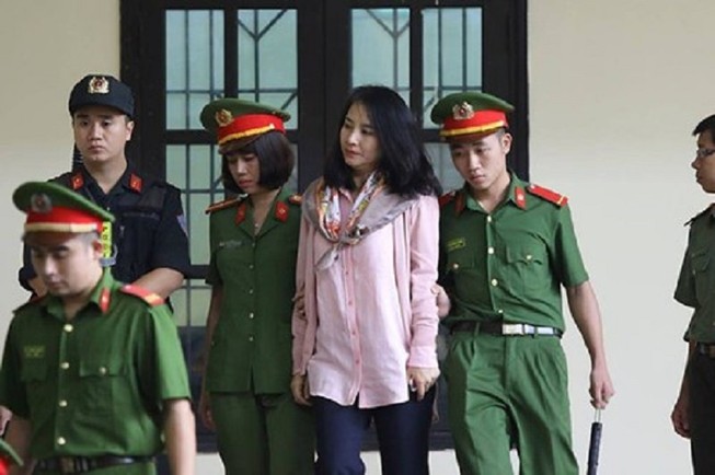 'Bóng hồng' quyền lực vụ đánh bạc ngàn tỉ được tự do tại tòa