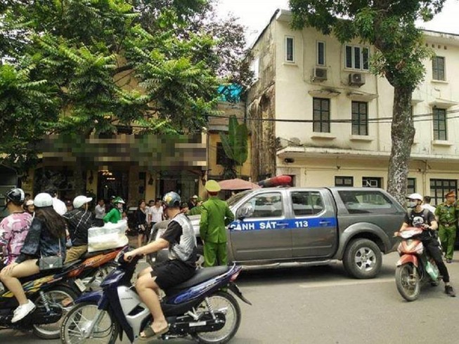 Công an làm việc với nam nhân viên nghi sờ ngực nữ đồng nghiệp