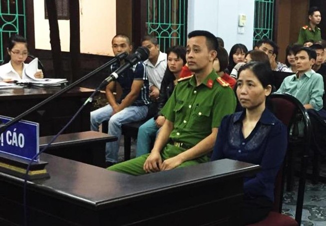 Phạt nữ y sĩ làm lây sùi mào gà 10 năm tù, bồi thường 2,2 tỉ