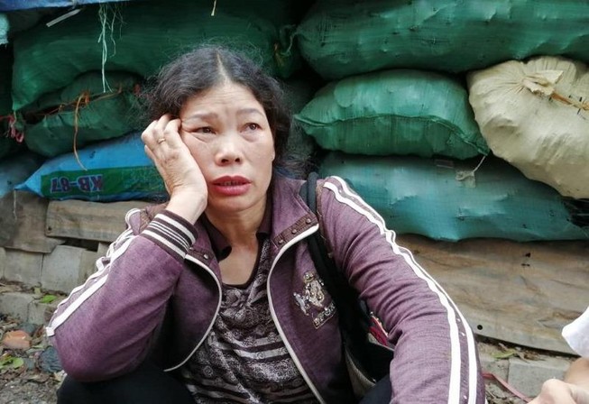 Người thân gào khóc, tìm thi thể trong vụ cháy tại Hà Nội