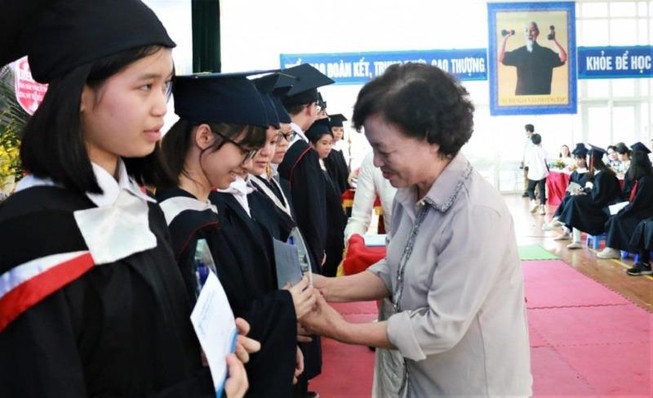 Vinh danh học sinh có thành tích đặc biệt trong các cuộc thi