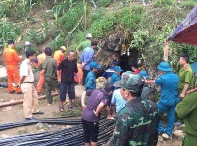 Mắc kẹt 10 ngày trong hang, người đàn ông ở Lào Cai tử vong
