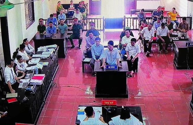 Vụ Hoàng Công Lương: Luật sư liên tục bị nhắc không hỏi sa đà
