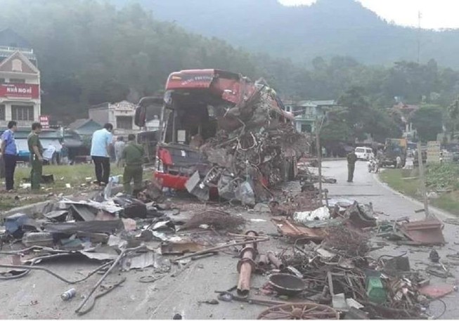 Tai nạn ở Hòa Bình: 3 người chết, 37 người bị thương