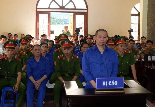 Dàn cựu lãnh đạo tỉnh Sơn La hầu tòa