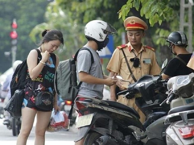 Đề xuất người vi phạm đặt tiền bảo lãnh cho CSGT để giữ xe