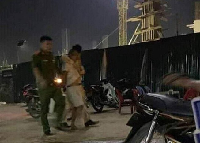 Trung úy CSGT bị người vi phạm đâm trọng thương