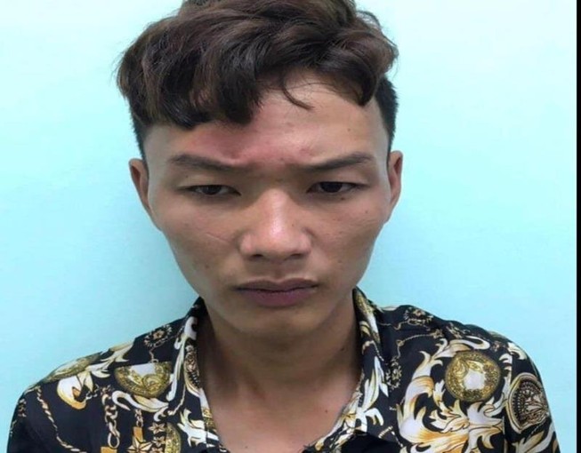 Dùng bugi xe máy trộm trăm triệu đồng trong ô tô