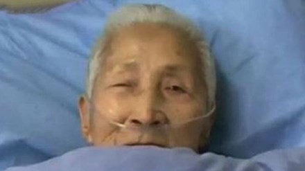 Sau cơn đột quỵ, cụ bà bỗng nói tiếng Anh vanh vách