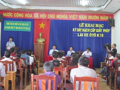 Thi lái xe được cấp giấy phép lái xe trong 2 tiếng đồng hồ