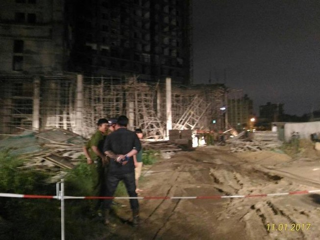 Sập giàn giáo ở Đà Nẵng, nhiều người bị vùi lấp
