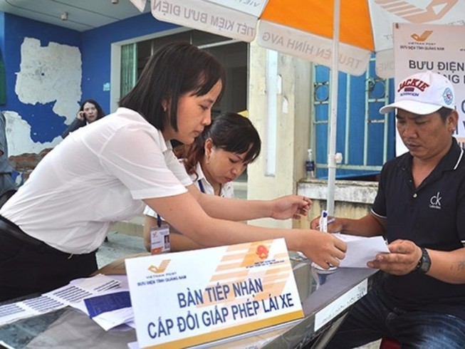 Có được đổi năm sinh trên giấy phép lái xe?