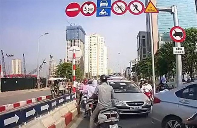 Phân biệt lỗi không đi theo chiều đi của mình, lỗi ngược chiều