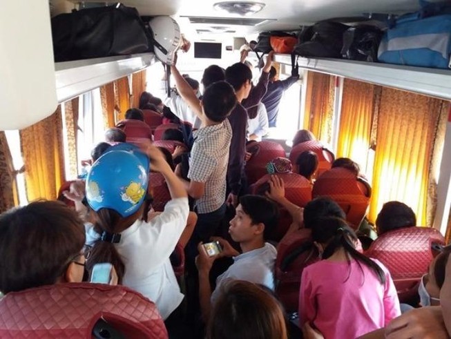 Nhồi nhét khách đi xe, có thể bị phạt tới 40 triệu