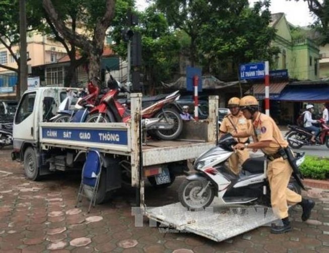 Bị CSGT xử phạt, nộp tiền phạt qua bưu điện như thế nào?