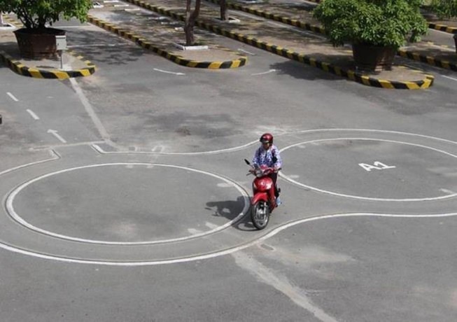 Chưa đủ ngày nhưng đủ năm, có được thi bằng lái xe?