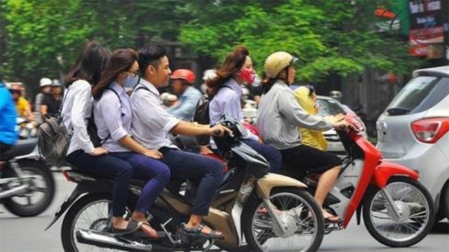Trường hợp nào xe máy được chở 2 người?