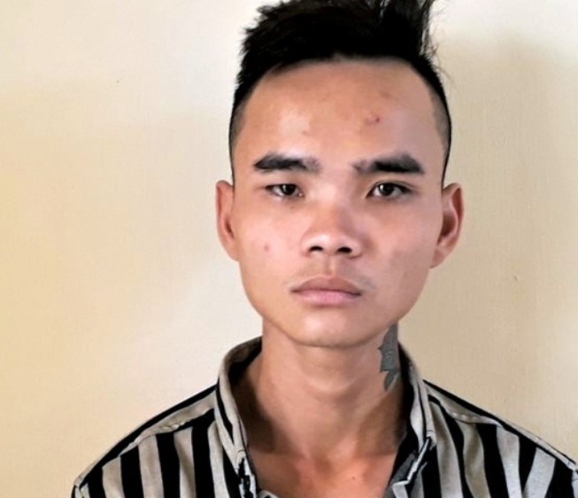 Trộm điện thoại rồi đưa bạn gái cất giữ