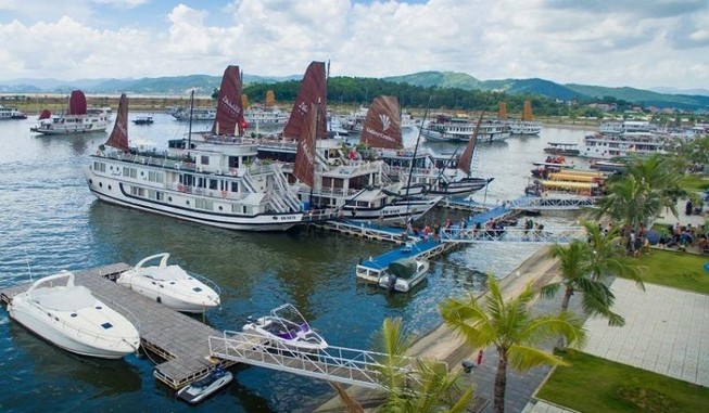 1 du khách Nhật trượt chân ở cầu cảng, tử vong