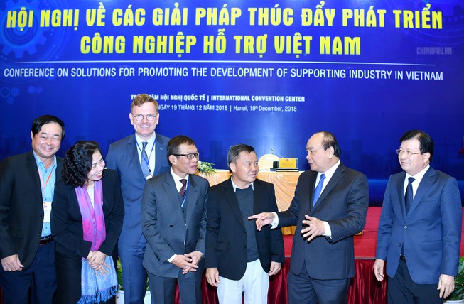 Thủ tướng: Một mình Anh Đức không đá vào được đâu...