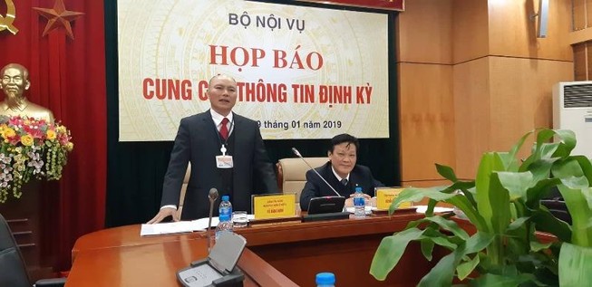 Bộ Nội vụ nói về việc dùng xe công đón người nhà