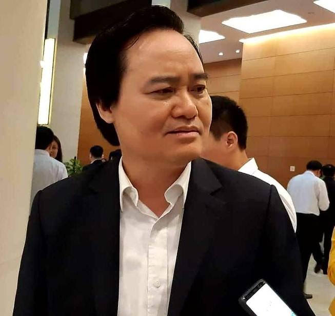 Bộ trưởng Nhạ nói về sự việc 'nựng' bé gái trong thang máy
