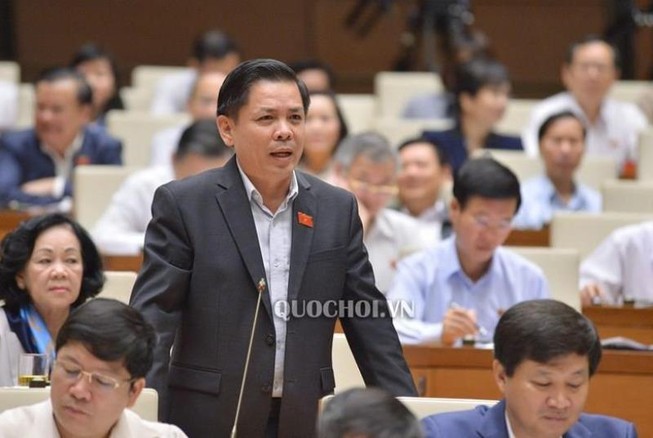 Đại biểu đề nghị chủ tịch tỉnh đi xe máy, bộ trưởng đi xe buýt