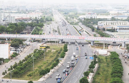 Xây cầu, đường bằng vốn ngoài ngân sách