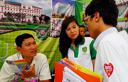 Đại học tư than khó, đòi công bằng