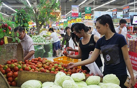 Lo chất lượng hàng trong siêu thị: Nhiều kẽ hở trong kiểm tra hàng hóa