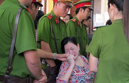 Hoãn xử vụ giám đốc BV Tâm thần Tiền Giang tham ô