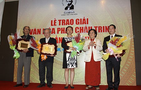 Đừng để các nhà nghiên cứu mong ngóng tiền