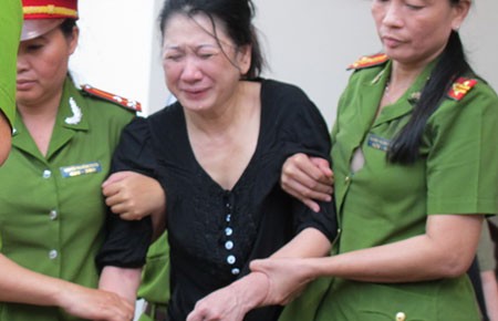 Nguyên GĐ BV tâm thần bị… tâm thần?