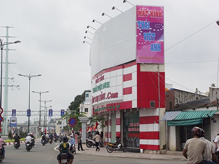 Nhà siêu mỏng hết thời “tung hoành”