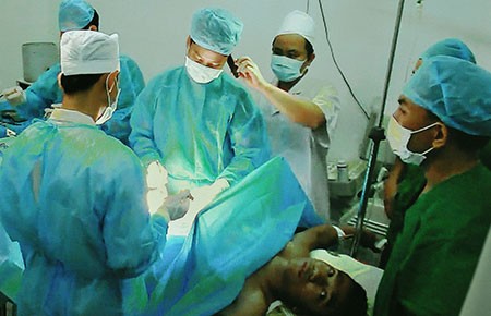 Mổ trực tuyến cứu bệnh nhân bị viêm ruột thừa cấp tại đảo Trường Sa Lớn