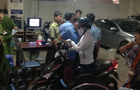 Cư dân bị đánh hội đồng trước mặt công an