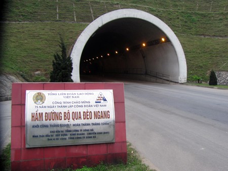 Bộ trưởng Đinh La Thăng: Dừng ngay việc thu phí hầm Đèo Ngang