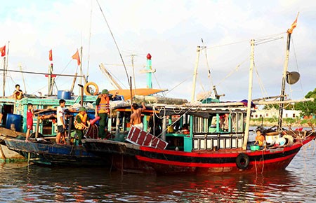 Hoãn họp, tập trung chống bão số 2