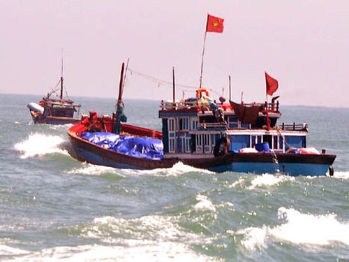 Một tàu của ngư dân bị tàu Trung Quốc cướp phá?
