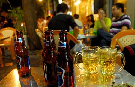 Cấm bán bia vỉa hè?