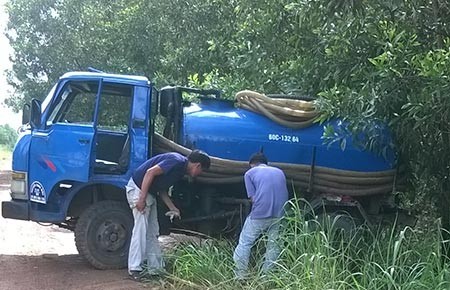 Chất thải đổ bậy, địa phương chả hay